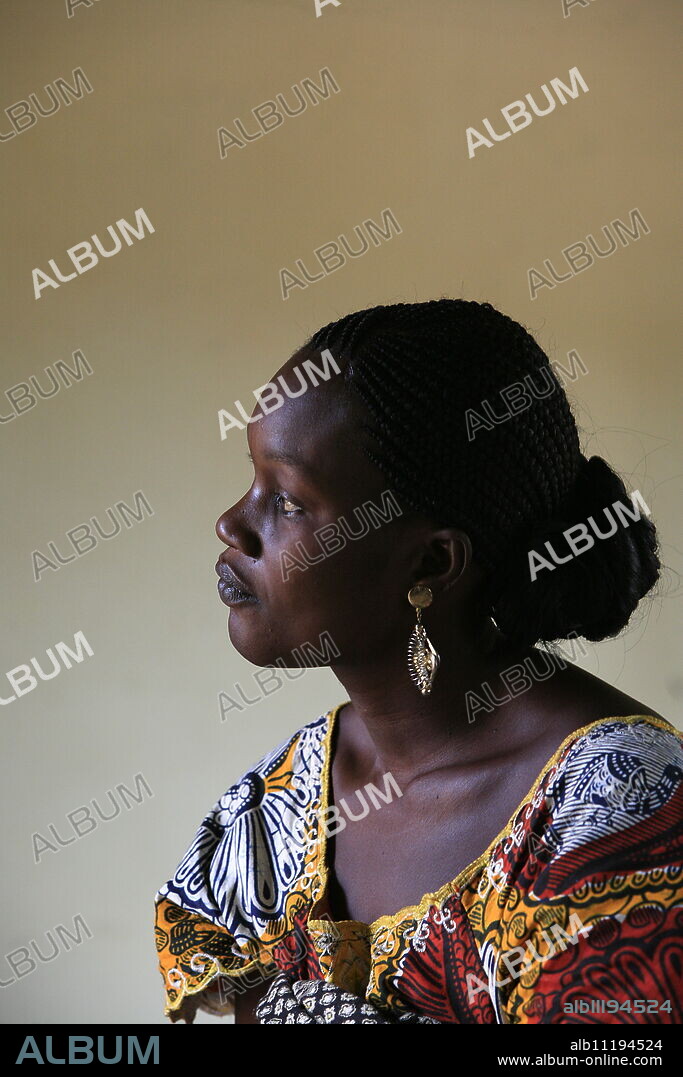 Senegalese woman, Keur Moussa, Senegal, West Africa, Africa.