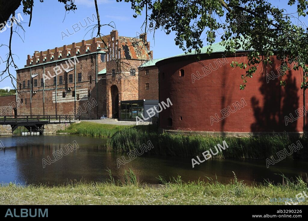 SUECIA. MALMO. Castillo de la ciudad. Su primera edificación construida en 1434. Demolida en el siglo XVI, Cristián III de Dinamarca lo construyó de nuevo en 1530. Uno de los baluartes más importantes de Dinamarca. Vista exterior.
