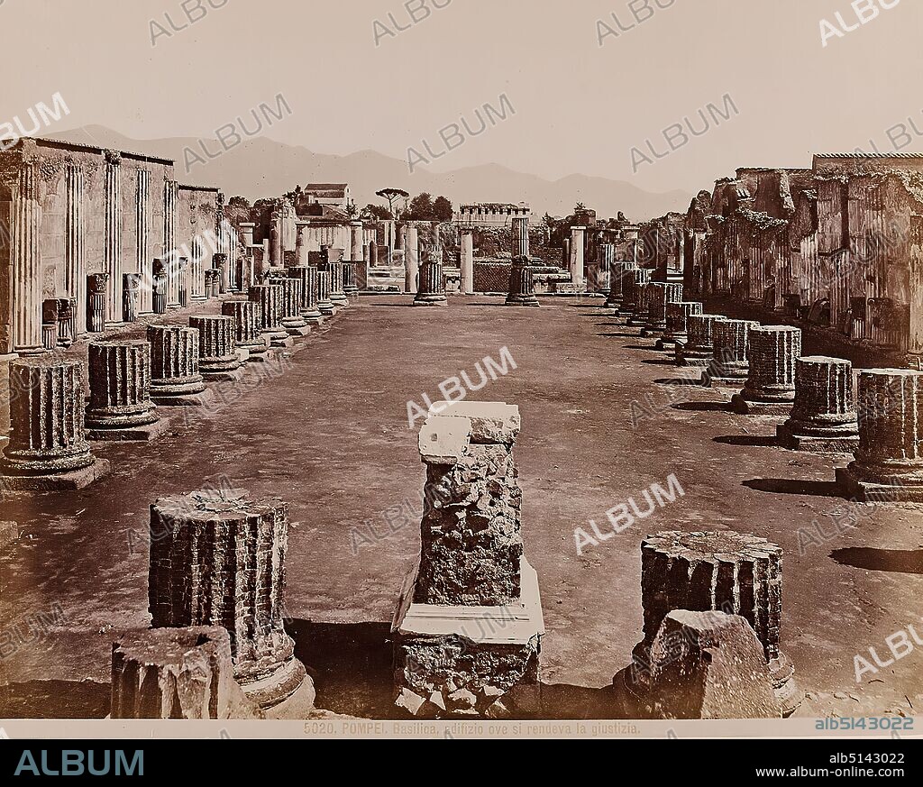 Giacomo Brogi, Edizioni Brogi, Pompei - Basilica, edifizio dove si rendeva la giustizia, albumin paper, black and white positive process, sheet size: height: 20.20 cm; width: 25.50 cm, inscribed: recto below: Image no. 5020 Title, Edizioni Brogi, reporting photography, architectural photography, archaeological excavation.