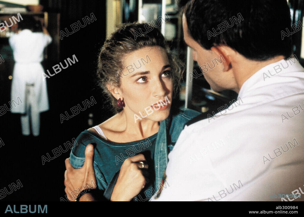 CRISTINA MARCOS en TODOS LOS HOMBRES SOIS IGUALES, 1994, dirigida por MANUEL GOMEZ PEREIRA. Copyright COLUMBIA TRI STAR.