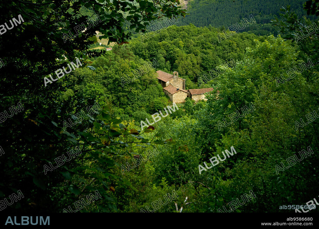 Santuario de Idoia (s.XV-XVI).Isaba.Valle del Roncal. Gran recorrido 11.Cordillera pirenaica.Navarra.España.