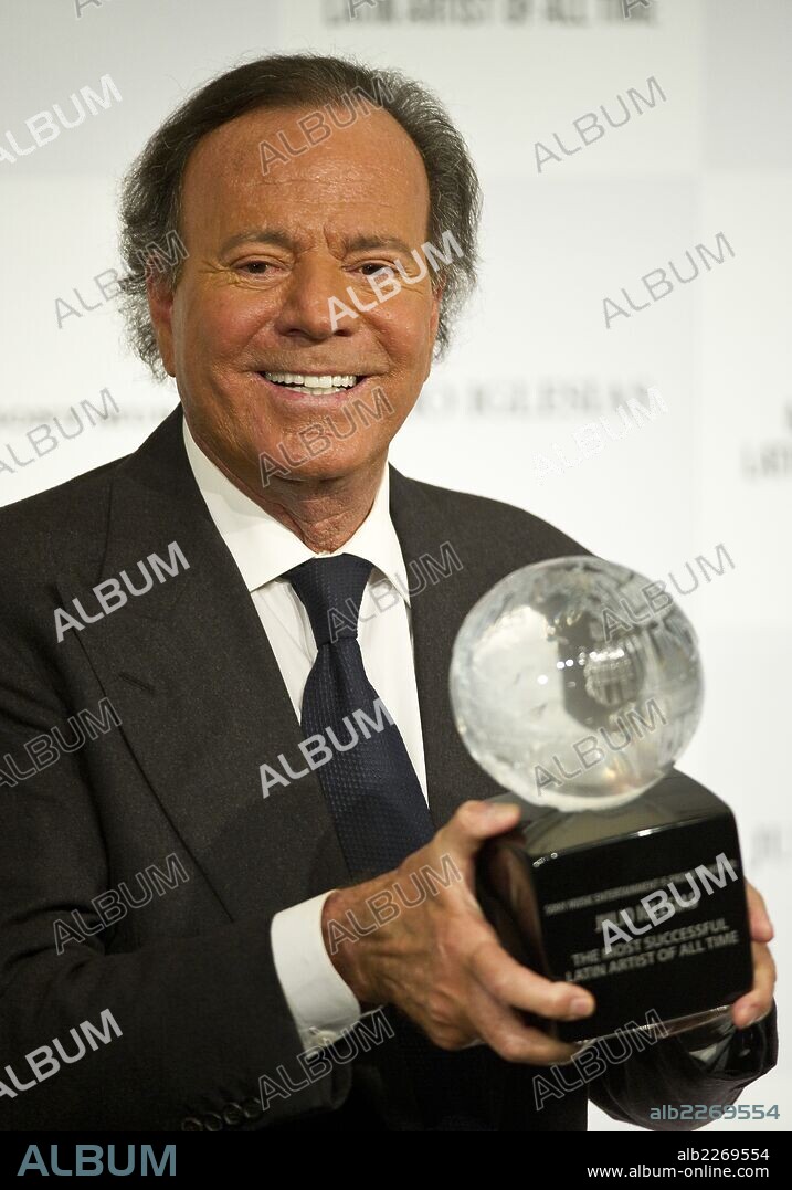 May 12, 2014 - London, United Kingdom - Named the most successful Latin artist of all time Julio Iglesias is awarded by Sony Music during a press conference, The Dorchester Hotel, London, United Kingdom. Monday, 12th May 2014. Picture by i-Images. 12/05/2014