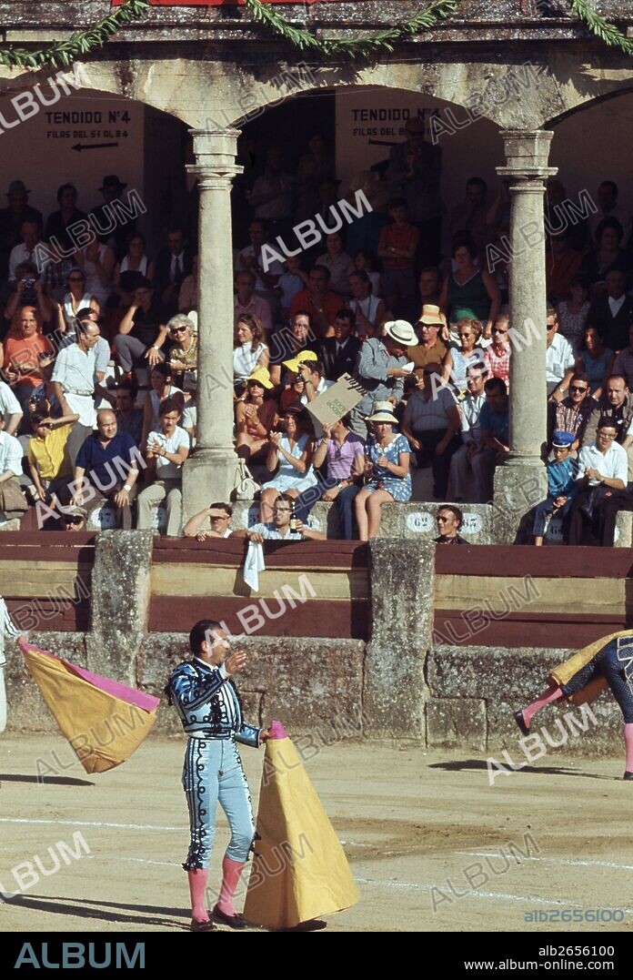 ORDOÑEZ , ANTONIO   MATADOR DE TOROS ESPAÑOL. RONDA 1932 - 1998   CORRIDA GOYESCA EN RONDA . VUELTA AL RUEDO;.