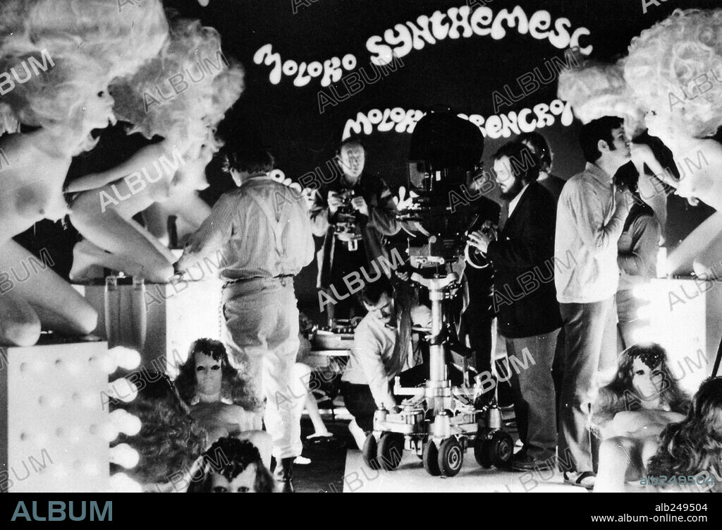 STANLEY KUBRICK in A CLOCKWORK ORANGE, 1971, directed by STANLEY KUBRICK. Copyright WARNER BROS. PICTURES.