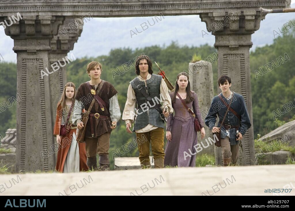 ANNA POPPLEWELL, BEN BARNES, GEORGIE HENLEY, SKANDAR KEYNES und WILLIAM MOSELEY in DIE CHRONIKEN VON NARNIA - PRINZ KASPIAN VON NARNIA, 2008 (CHRONICLES OF NARNIA: THE CHRONICLES OF NARNIA: PRINCE CASPIAN), unter der Regie von ANDREW ADAMSON. Copyright WALT DISNEY PICTURES/WALDEN MEDIA/OZUMI FILMS/SILVERBELL / CLOSE, MURRAY.