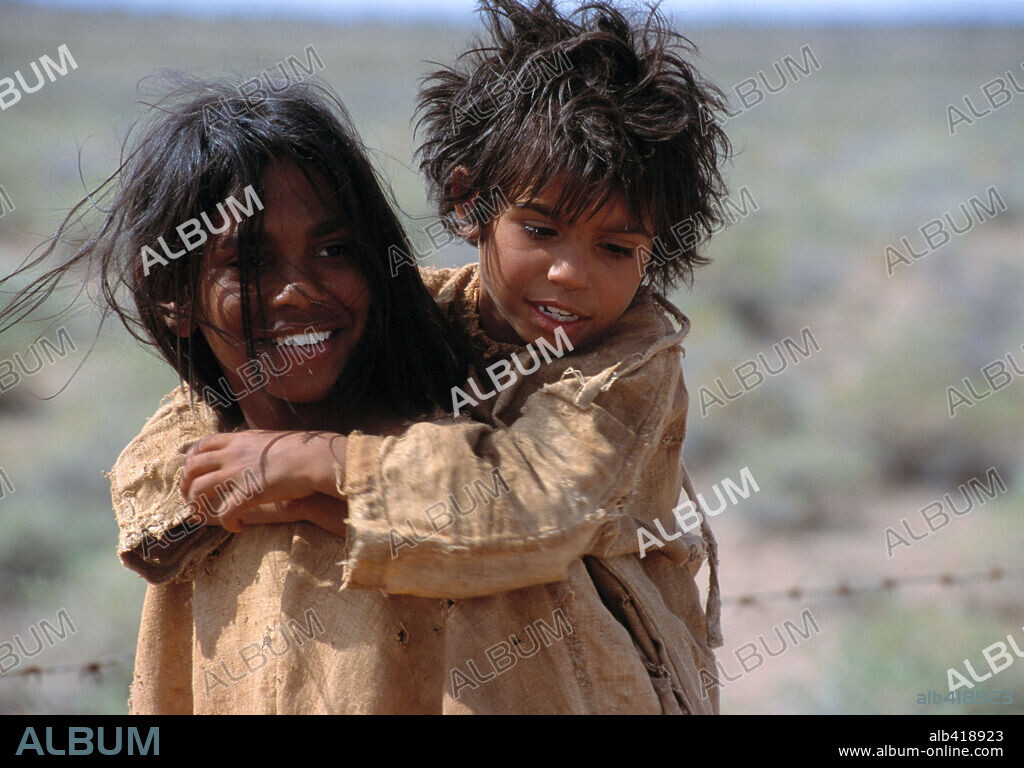 GENERACIÓN ROBADA, 2002 (RABBIT-PROOF FENCE), dirigida por PHILLIP NOYCE. Copyright RUMBARALA FILMS/OLSEN LEVY/HANWAY/AUSTRALIAN FILM FINANCE.