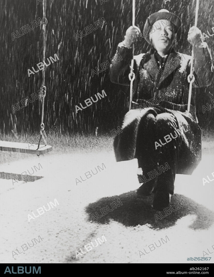 TAKASHI SHIMURA en IKIRU-VIVIR, 1952 (IKIRU), dirigida por AKIRA KUROSAWA.