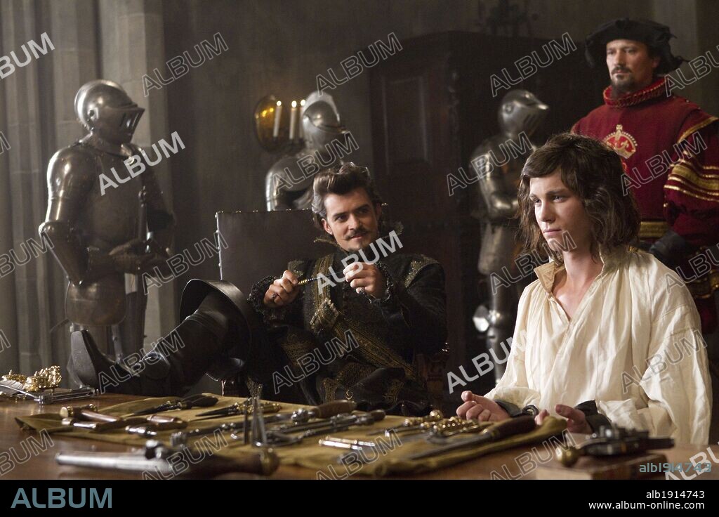 LOGAN LERMAN y ORLANDO BLOOM en LOS TRES MOSQUETEROS, 2011 (THE THREE MUSKETEERS), dirigida por PAUL W. S. ANDERSON. Copyright CONSTANTIN FILM PRODUCKTION/IMPACT PICTURES / KONOW, ROLF.