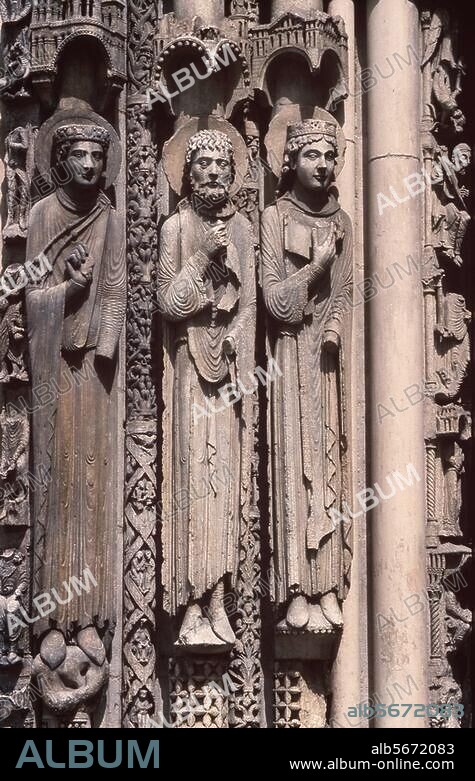 Chartres (Frankreich), Kathedrale. (12./14. Jh.). Portail Royal (Königsportal) an der Westseite: Säulenstatuen. Foto (Jürgen Sorges).