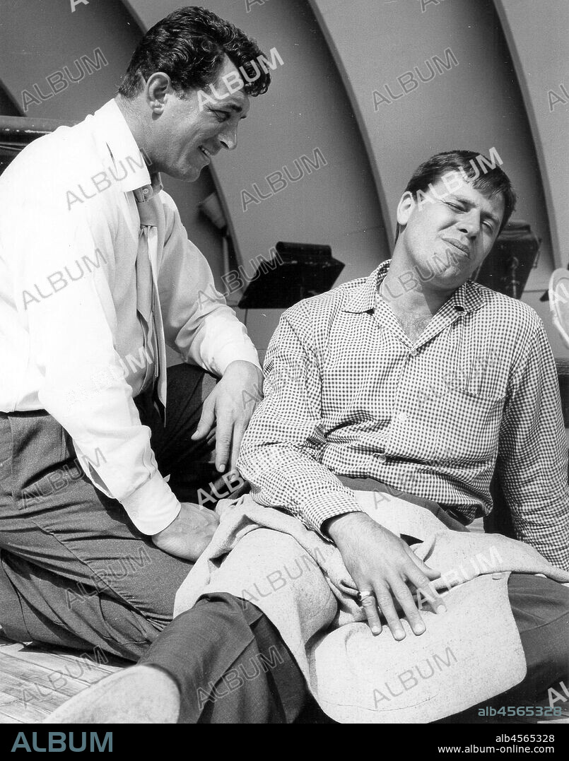 DEAN MARTIN and JERRY LEWIS in HOLLYWOOD OR BUST, 1956, directed by FRANK TASHLIN. Copyright PARAMOUNT PICTURES.