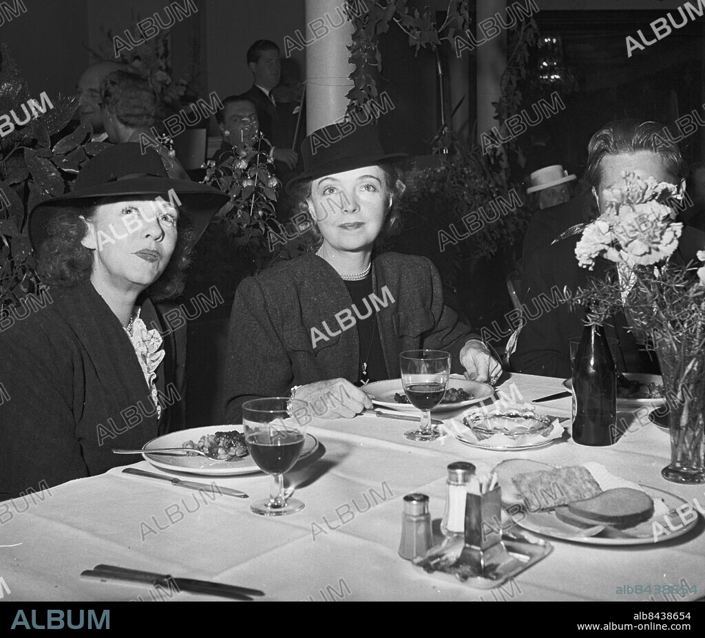 Augusti 1946. Systrarna Lillian och Dorothy Gish - Världsberömda Amerikanska stumfilmsstjärnor på göteborgsbesök. *** Local Caption *** GP. KAMERAREPORTAGE.