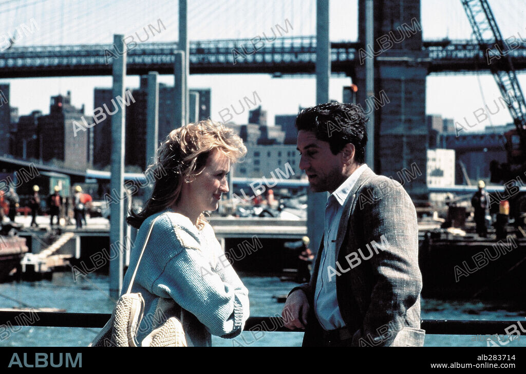 MERYL STREEP et ROBERT DE NIRO dans FALLING IN LOVE, 1984, réalisé par ULU GROSBARD. Copyright PARAMOUNT PICTURES.