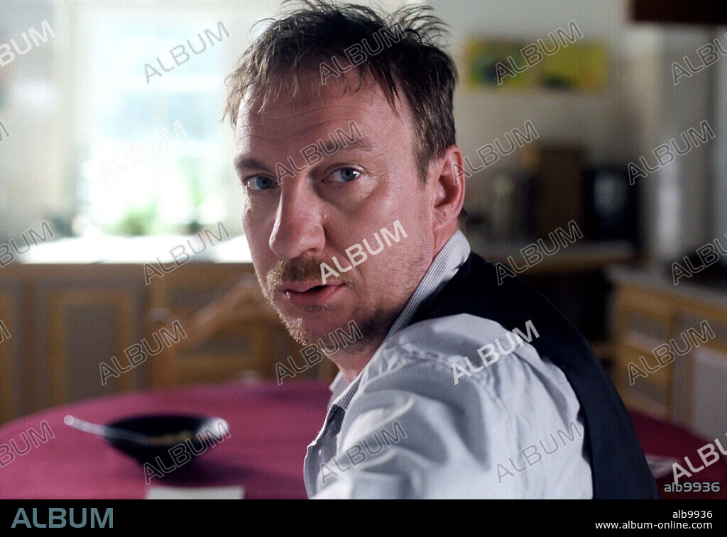 DAVID THEWLIS in THE INNER LIFE OF MARTIN FROST, 2007, directed by PAUL AUSTER. Copyright GEMINI FILMS.