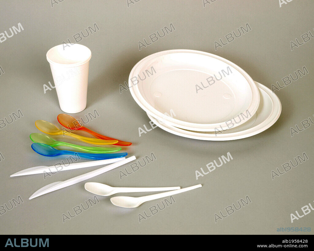 PLATOS, VASOS Y CUBIERTOS DE PLASTICO.