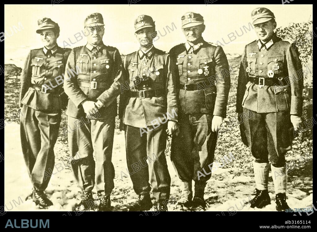 German General Eduard Dietl (21st July 1890 - 23rd June 1944) in 1943. Standing at the Finnish theater of war between the generals Schörner (left) and Ritter von Hengl .