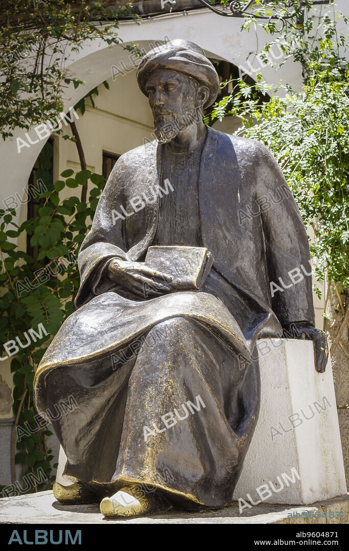 escultura de Ben Maimonides, barrio judio, Cordoba, Andalucia, Spain.