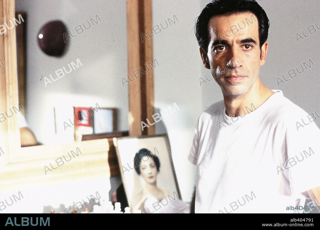 IMANOL ARIAS in THE FLOWER OF MY SECRET, 1995 (LA FLOR DE MI SECRETO), directed by PEDRO ALMODOVAR. Copyright EL DESEO S.A / LEROY, JEAN MARIE.