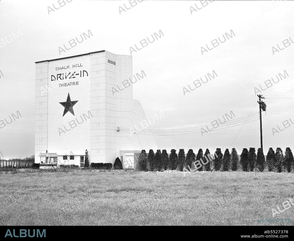 Chalk Hill Drive-In Theatre, Highway 80 between Fort Worth and Dallas, Texas, USA, Arthur Rothstein, U.S. Office of War Information/U.S. Farm Security Administration, January 1942.