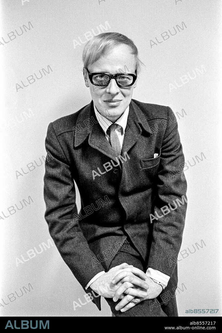 1971-01-15.. Åke Wilhelmsson, TV-producent, anställd vid Sveriges Radio som reporter, programledare och producent 1963-1988.. Foto: Bo-Aje Mellin / RiR / SVT / Kod: 5600. Notis publ. i RiR 6/71 sid. 2.. RiR 20046 sv/v neg.