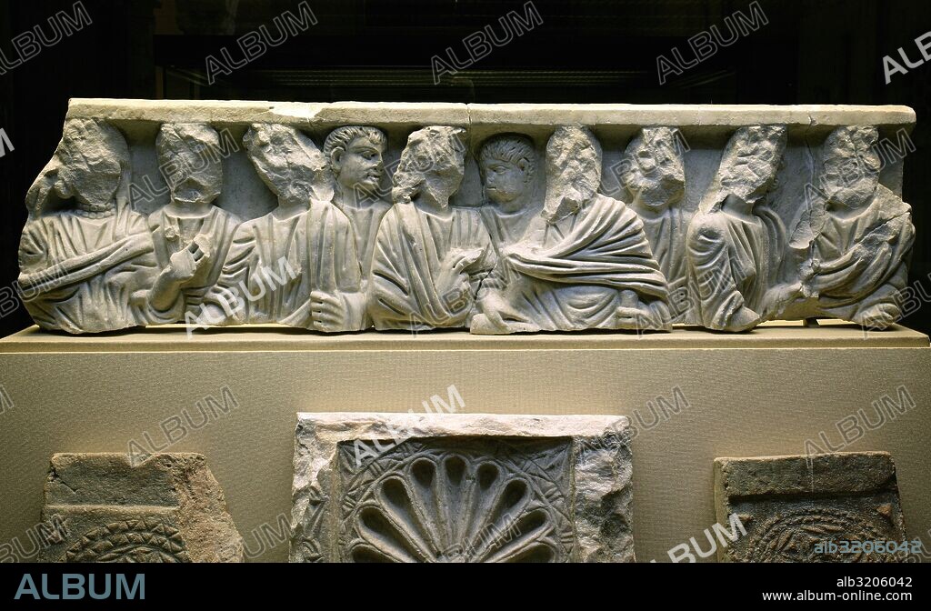 MEZQUITA DE CORDOBA. MUSEO DE SAN VICENTE.  SARCOFAGO VISIGODO. AÑO 325  CORDOBA, ESPAÑA.