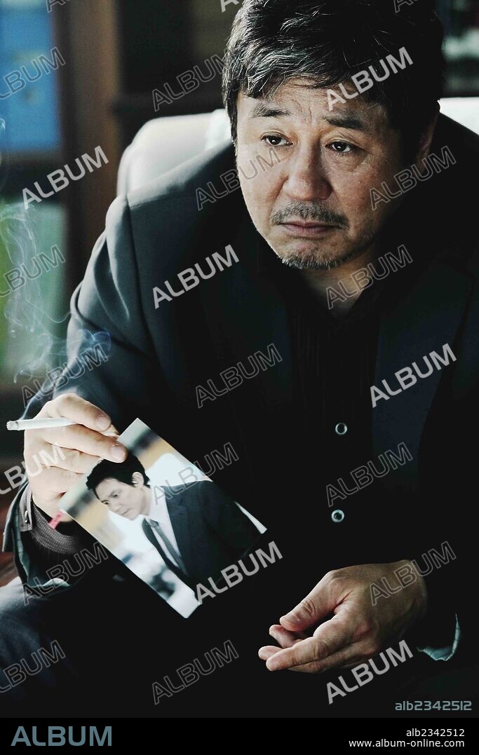 CHOI MIN-SIK in NEW WORLD, 2013 (SIN-SE-GAE), directed by PARK HOON-JUNG. Copyright SANAI PICTURES.