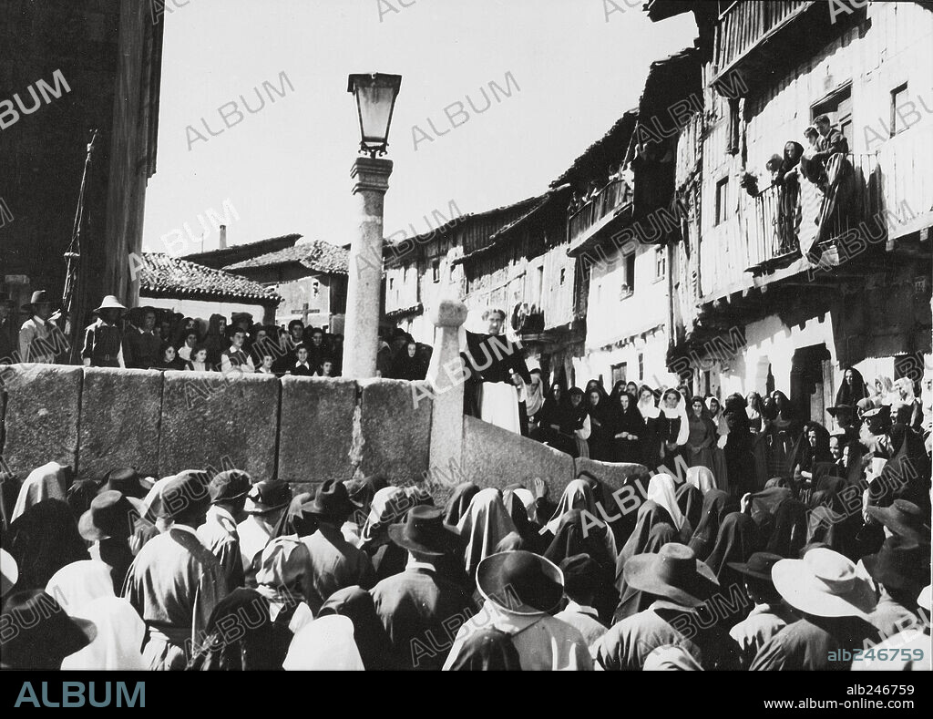 LAZARILLO DE TORMES, 1959, directed by CESAR ARDAVIN. Copyright HESPERIA FILMS.