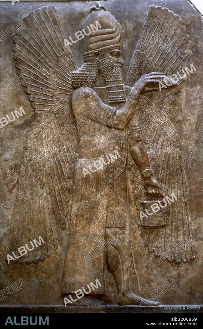 ARTE MESOPOTAMICO-ASIRIO. Relieve que representa a un genio protector alado. Fechado en el siglo VIII a. C. Realizado en piedra calcárea. Procede del Palacio de Sargon II en Korsabad. Museo del Louvre. París. Francia.