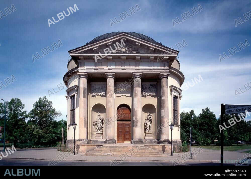 Potsdam (Brandenburg), Französische Kirche, Bassinplatz. (1752/53 errichtet von J. Boumann, nach Plänen von G.W. Knobelsdorff). Außenansicht. Foto (Lisa Hammel).