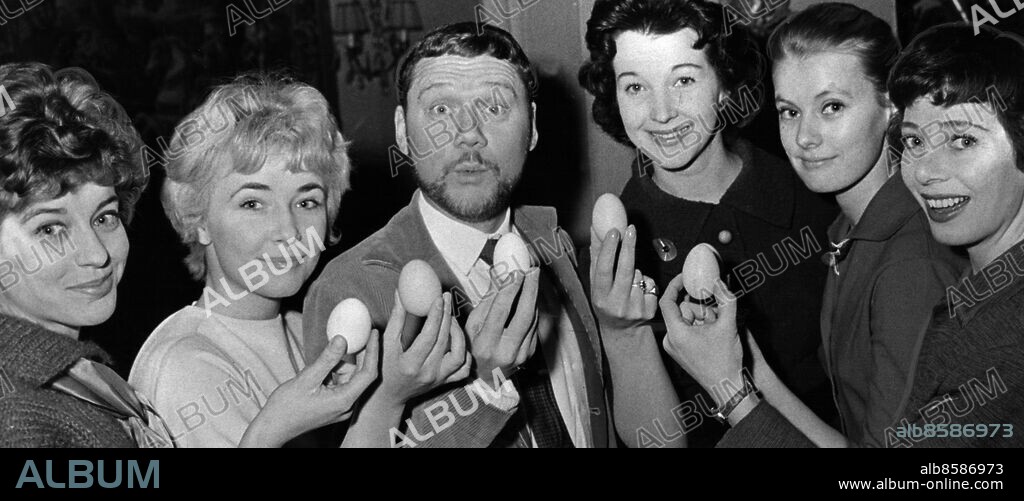 ARKIV STOCKHOLM 19590107.. Intiman har samling för "Ägget" som Åke Falck ska regissera. Från vänster skådespelarna Elsa Prawitz, Lena Granhagen, Olof Thunberg, Inger Juel, Maud Elfsiö och Fylgia Zadig.. Foto: Bertil Stilling / XP / TT / Kod: 40. ** AFTONBLADET OUT **.