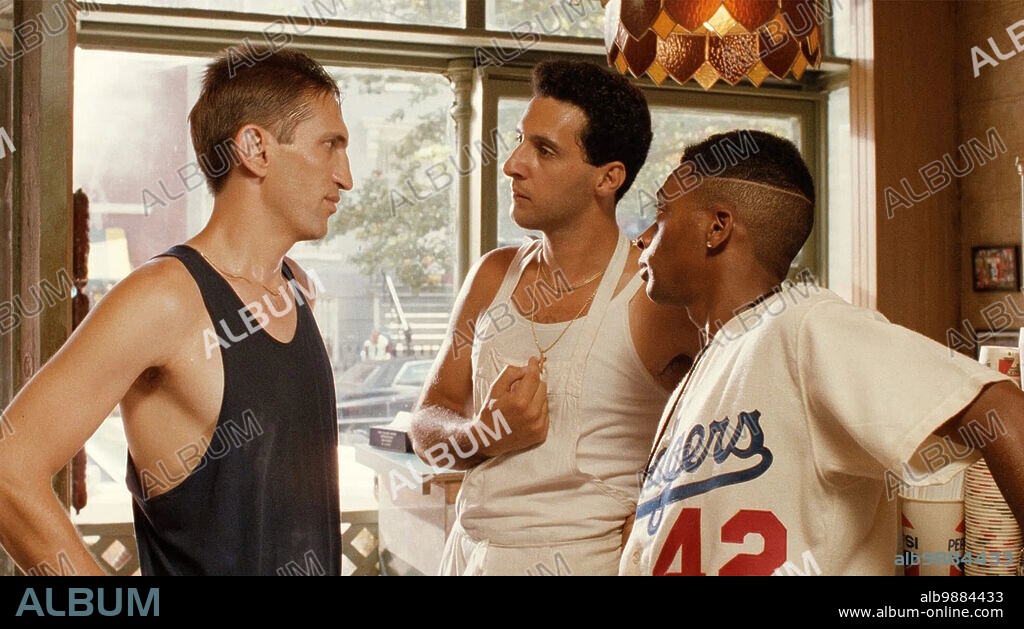 JOHN TURTURRO, RICHARD EDSON and SPIKE LEE in DO THE RIGHT THING, 1989, directed by SPIKE LEE. Copyright UNIVERSAL PICTURES.