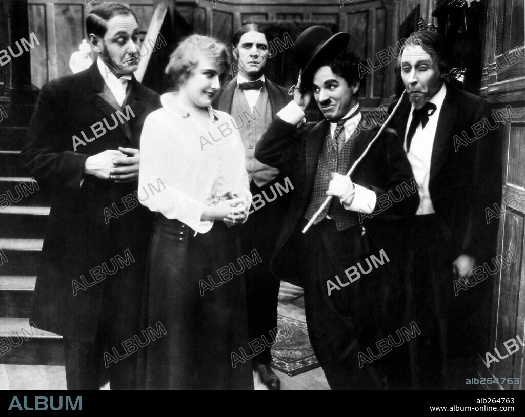 CHARLIE CHAPLIN and EDNA PURVIANCE in JITNEY ELOPEMENT, 1915, directed by CHARLES CHAPLIN. Copyright THE ESSANAY FILM MANUFACTURING COMPANY.