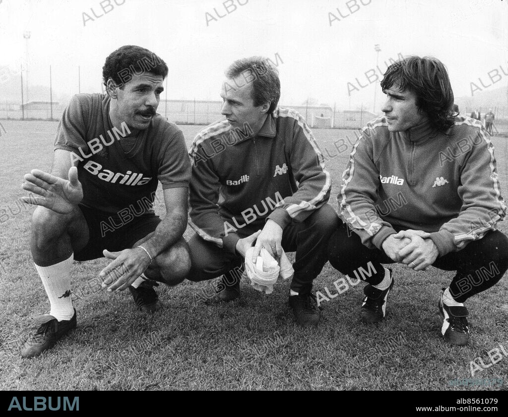 ARKIVBILD 1984-12-17. Sven-Göran Eriksson med Romas dyraste spelare Toninho Cerezo och Bruno Conti. Foto Göran Ärnbäck Kod 50. COPYRIGHT SCANPIX SWEDEN.