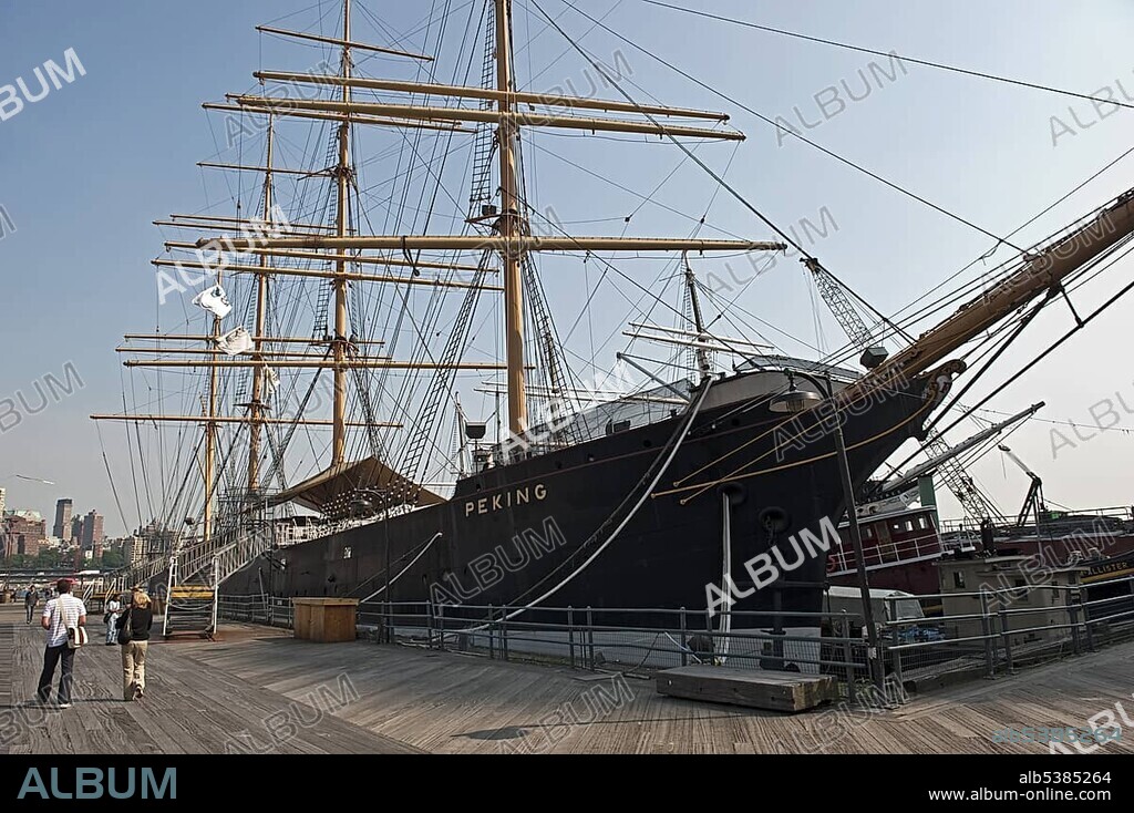 Four-master "Peking", P-liner in the South Sea Port, Pier 17, Manhattan, New York City, USA, North America