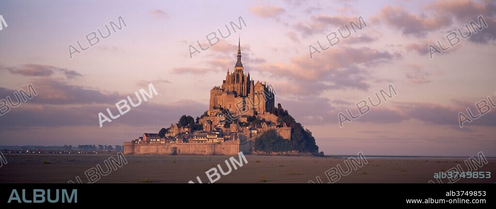 Mont Saint Michel (Mont St.-Michel), UNESCO World Heritage Site, Manche, Normandie (Normandy), France, Europe.