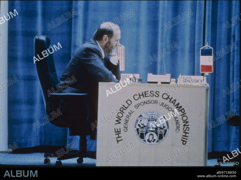 Belgrade (then part of Yugoslavia), September 1992. Meeting between Bobby Fischer and Boris Spassky. In the image, the American player waits for the arrival of the Russian.