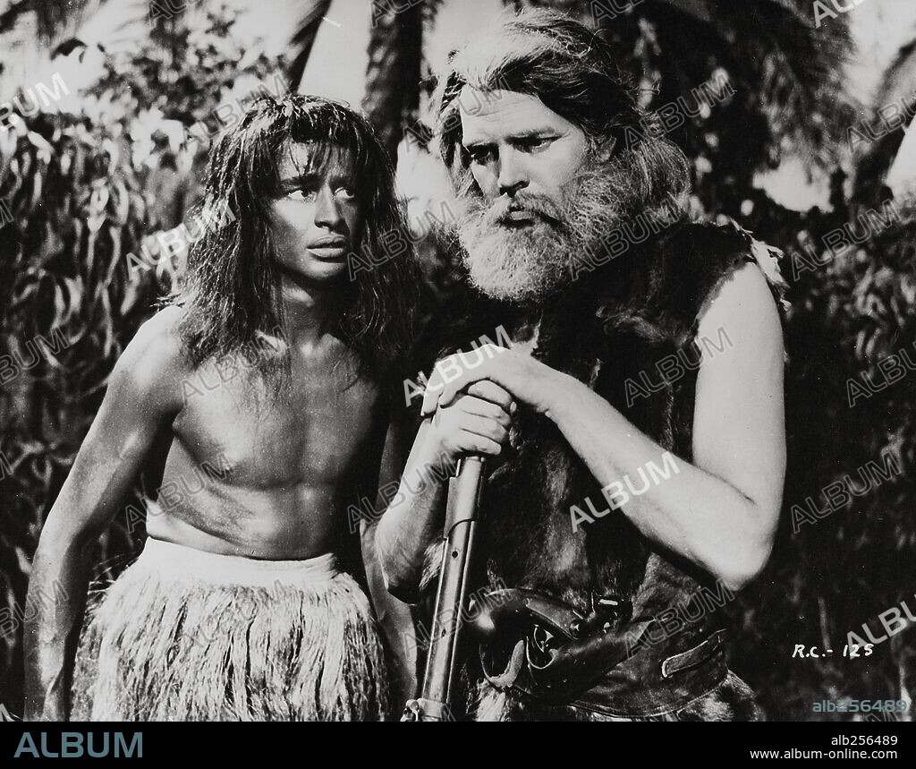DAN O'HERLIHY et JAIME FERNANDEZ dans ROBINSON CRUSOE, 1954, réalisé par LUIS BUÑUEL. Copyright UNITED ARTISTS.