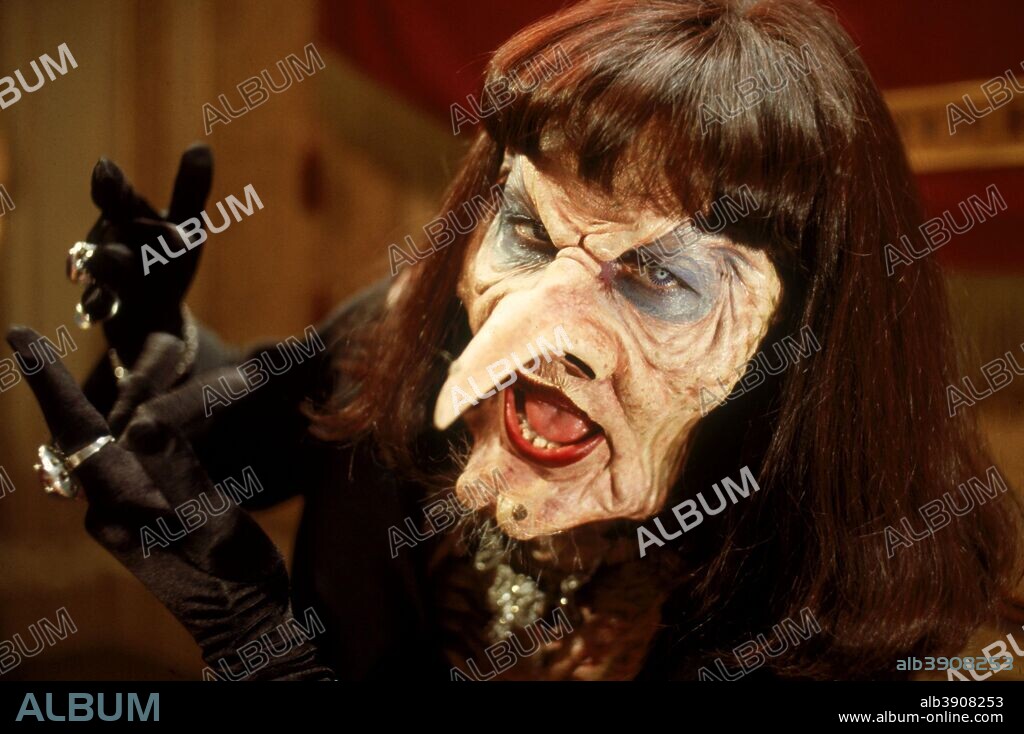 ANJELICA HUSTON in THE WITCHES, 1990, directed by NICOLAS ROEG. Copyright JIM HENSON PRODUCTIONS.