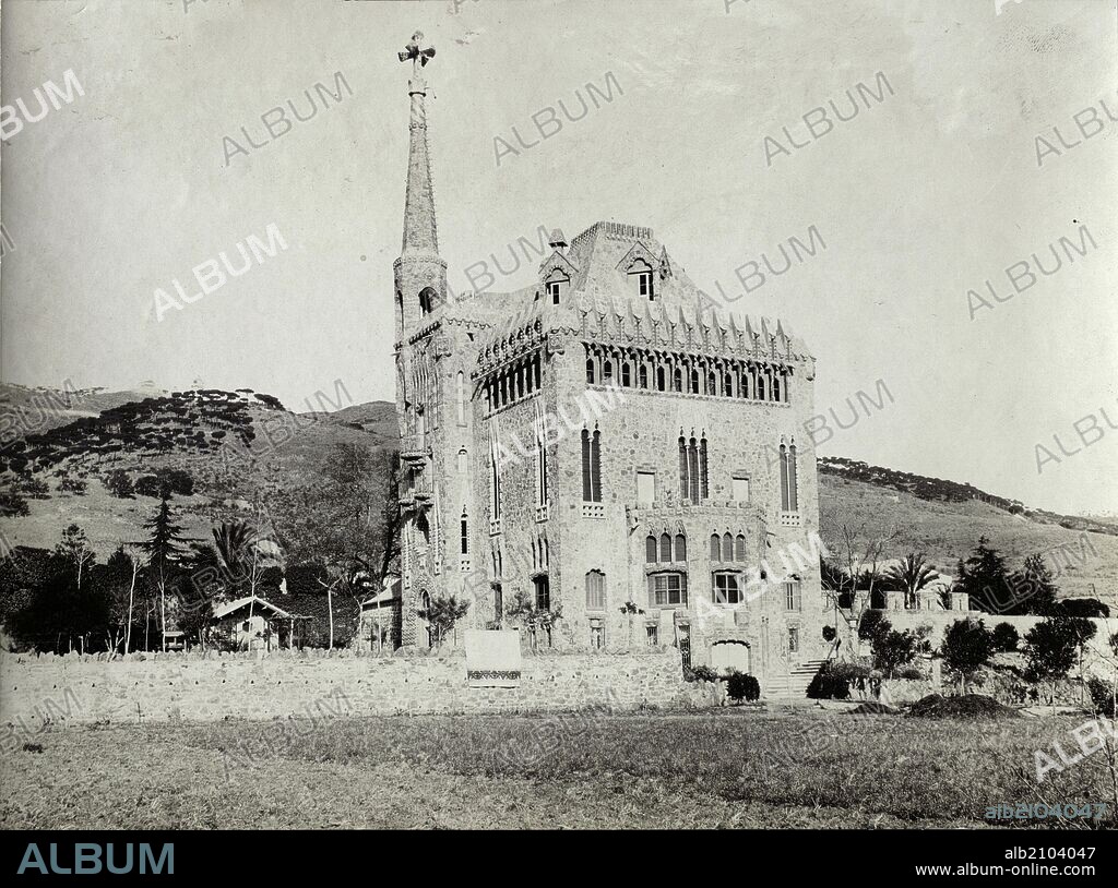 VISTA GENERAL DE LA CASA FIGUERAS O TORRE BELLESGUARD (CALLE BELLESGUARD 16-20) DE ANTONI GAUDI. AUTOR DESCONOCIDO. (COLECCIÓN ASF IMAGEN DE FOTOGRAFIAS ANTIGUAS, PRINCIPIOS S. XX).