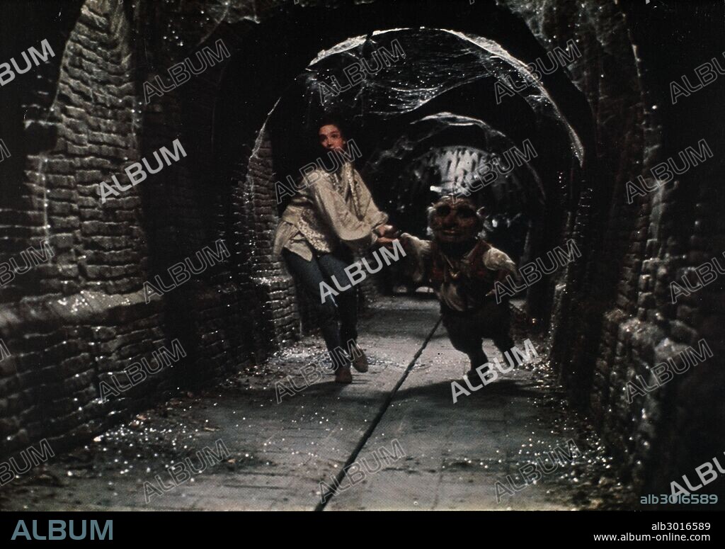 JENNIFER CONNELLY in LABYRINTH, 1986, directed by JIM HENSON. Copyright TRISTAR PICTURES.