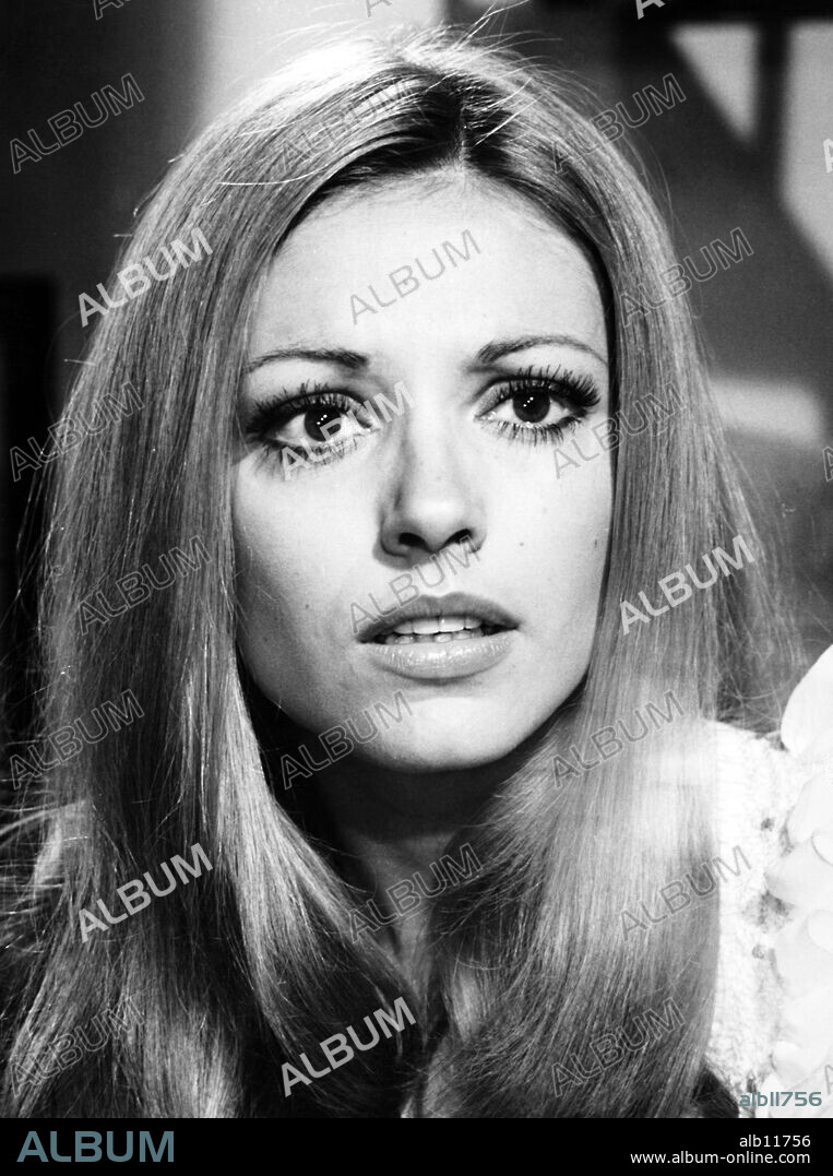 SILVIA TORTOSA en EL CHULO, 1974, dirigida por PEDRO LAZAGA. Copyright SUEVIA FILMS.