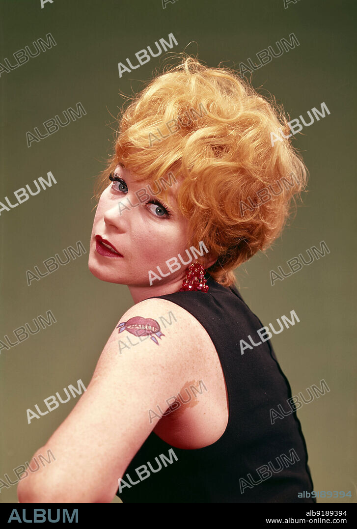 SHIRLEY MACLAINE in SWEET CHARITY, 1969, directed by BOB FOSSE. Copyright UNIVERSAL PICTURES.