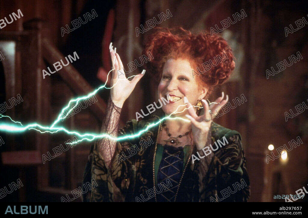 BETTE MIDLER in HOCUS POCUS - DREI ZAUBERHAFTE HEXEN, 1993 (HOCUS POCUS), unter der Regie von KENNY ORTEGA. Copyright WALT DISNEY PRODUCTIONS.