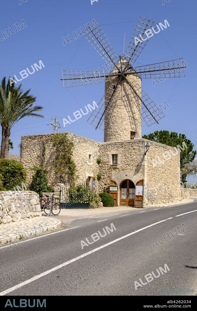 Moli den Pau, molino harinero tradicional, 1870, Sineu, Mancomunidad del Pla, Mallorca, balearic islands, spain, europe.