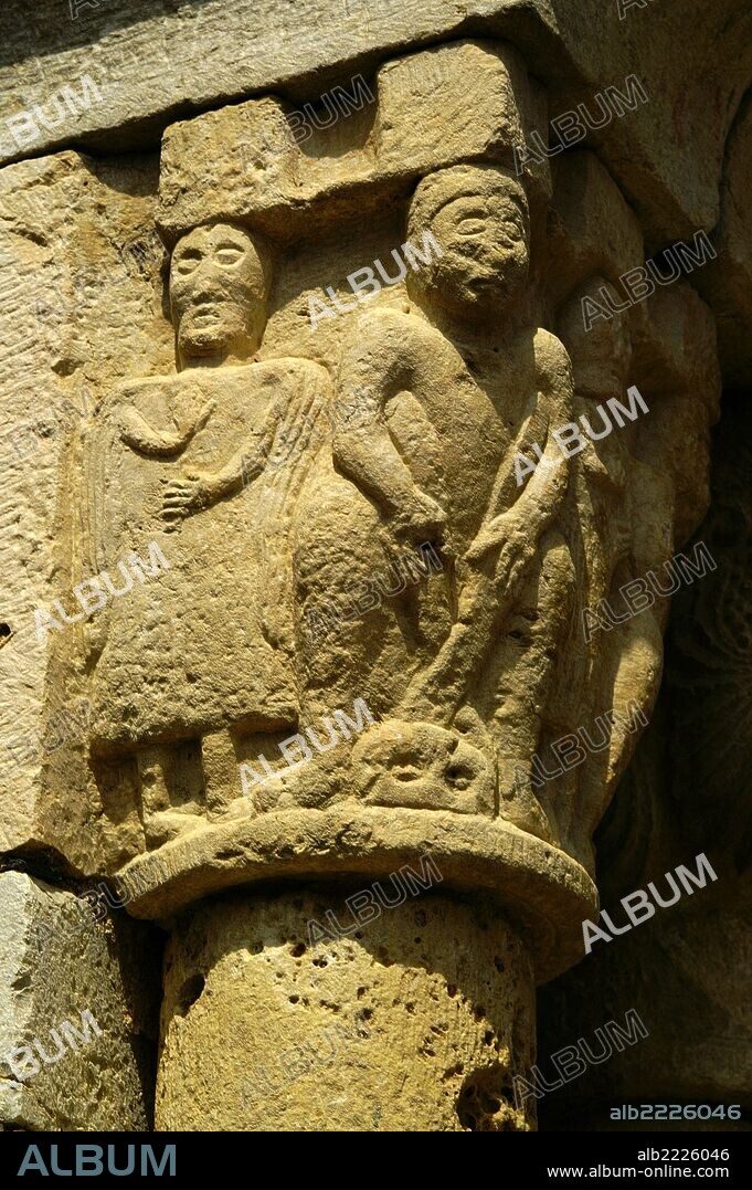Capitel de los Alantes.Claustro romanico de Sant Domènec(Romanico s.XII).Peralada.Alto Ampurdan.Girona.Catalunya, España.