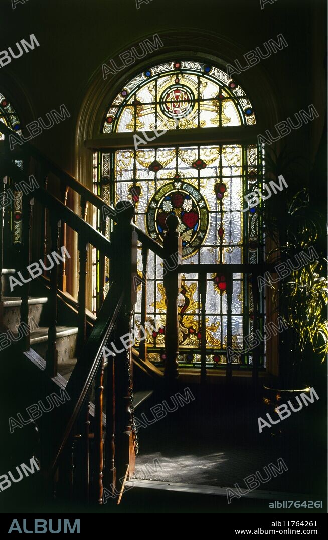 An original window in the The Horse and Tram pub on Eden Quay, Dublin *** Local Caption ***.