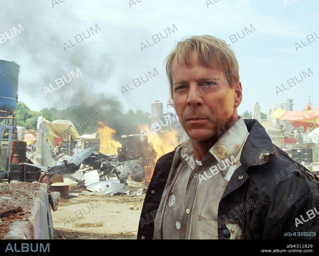 BRUCE WILLIS in SURROGATES, 2009, directed by JONATHAN MOSTOW. Copyright TOUCHSTONE PICTURES.