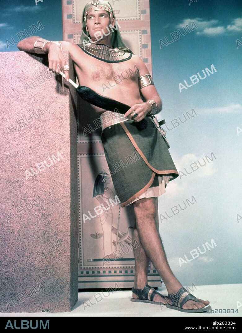 CHARLTON HESTON in THE TEN COMMANDMENTS, 1956, directed by CECIL B DEMILLE. Copyright PARAMOUNT PICTURES.