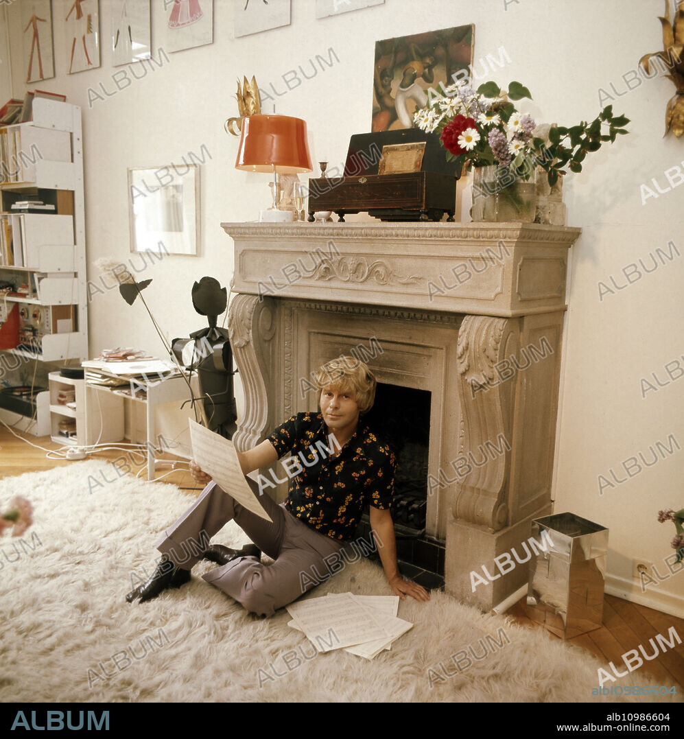 Homestory of the German dancer, musician, actor and choreographer Herbert F. Schubert, circa 1970.