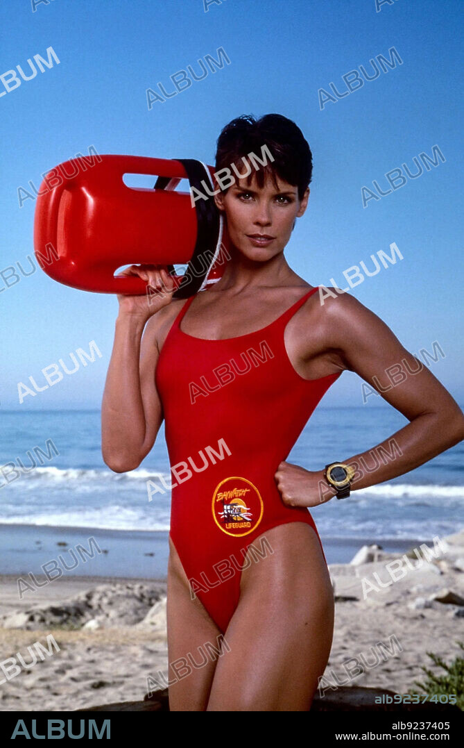 ALEXANDRA PAUL en LOS VIGILANTES DE LA PLAYA, 1989 (BAYWATCH), dirigida por DOUGLAS SCHWARTZ, GUS TRIKONIS y RICK JACOBSON. Copyright THE BAYWATCH COMPANY.