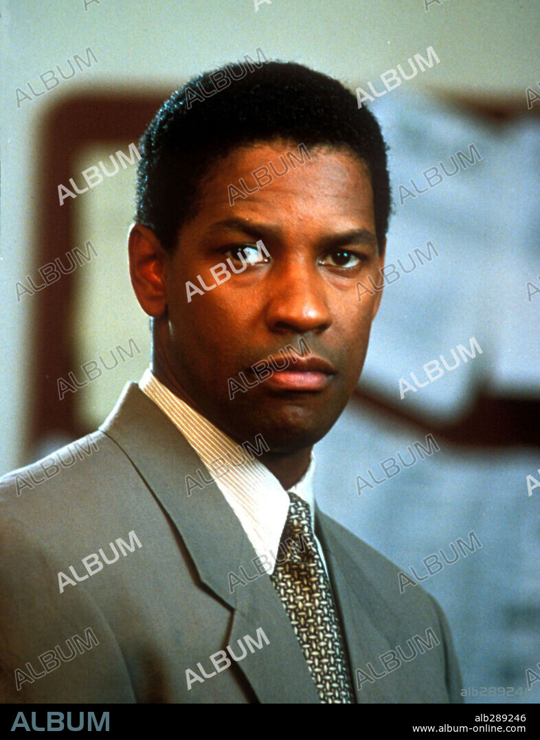 DENZEL WASHINGTON en LA MUJER DEL PREDICADOR, 1996 (THE PREACHER'S WIFE), dirigida por PENNY MARSHALL. Copyright TOUCHSTONE PICTURES.